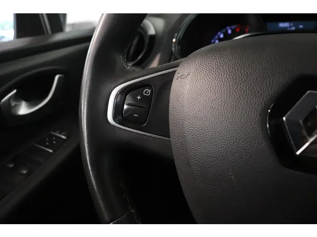 Renault Clio Estate 0.9 TCe Limited 2020 Benzine 18