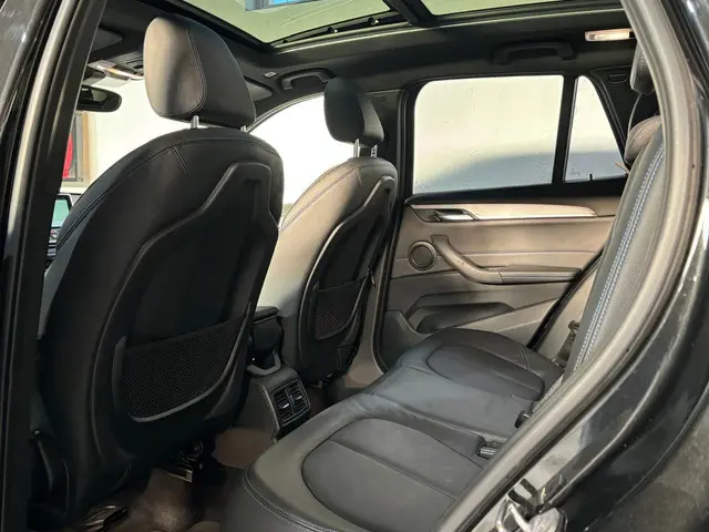 BMW X1 xDrive20i High Executive 2018 Benzine 29