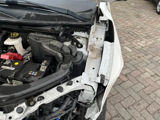 Nissan QASHQAI 1.2 Tekna - Front Schade - BPM 2014 Benzine 9
