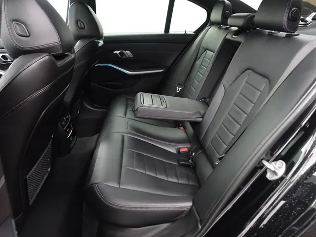 BMW 3 Serie 330e M Sport- 2022 Hybride Benzine 26