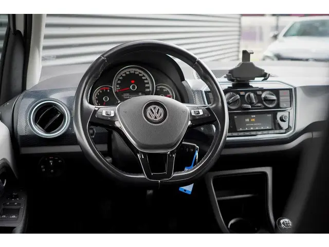 Volkswagen up! 1.0 BMT move up! 2018 Benzine 44
