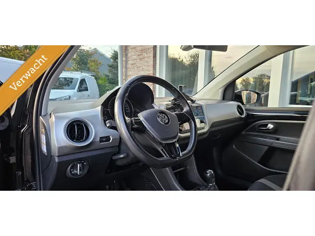 Volkswagen up! 1.0 BMT high up! 2017 Benzine 6