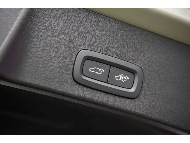 Volvo XC40 2.0 B4 Plus Dark 2025 Benzine 31