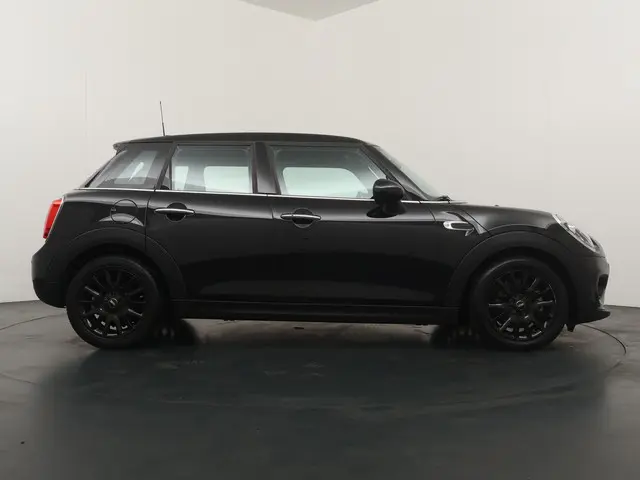 MINI 5-Deurs Cooper 2019 Benzine 8