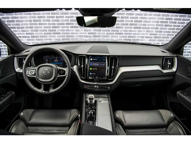 Volvo XC60 B5 Plus Dark 2022 Benzine 6