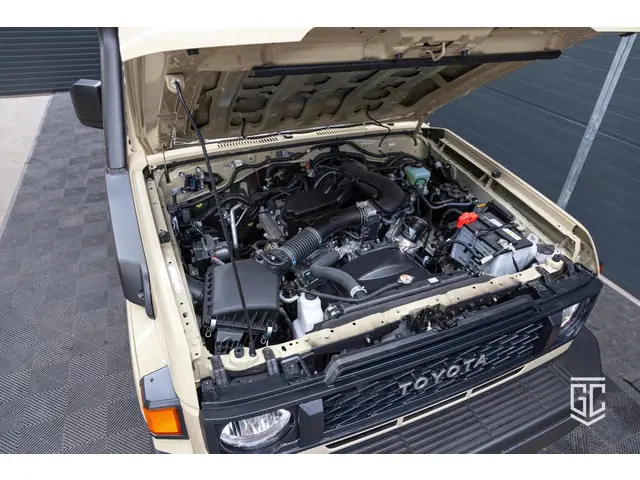 Toyota Land Cruiser GRJ78 A/T 2025 Benzine 18