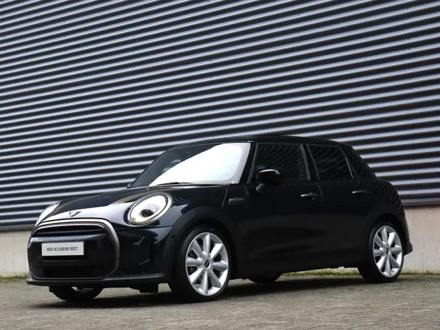 MINI 5-Deurs Cooper 2023 Benzine 36