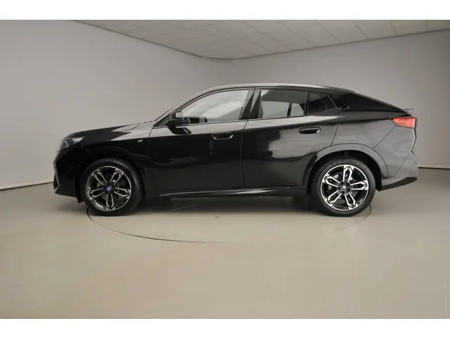 BMW iX2 eDrive20 2025 Elektrisch 2