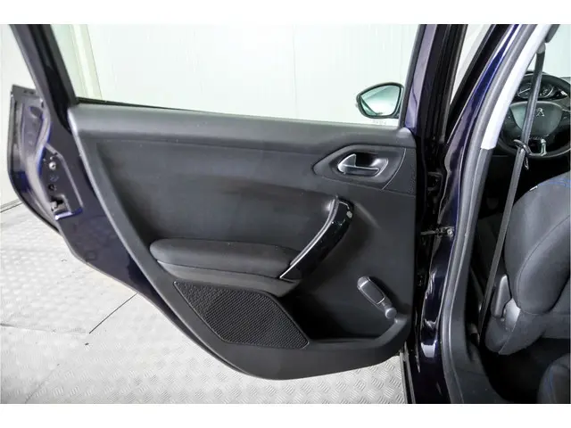 Peugeot 208 1.2 PureTech Signature 2019 Benzine 36