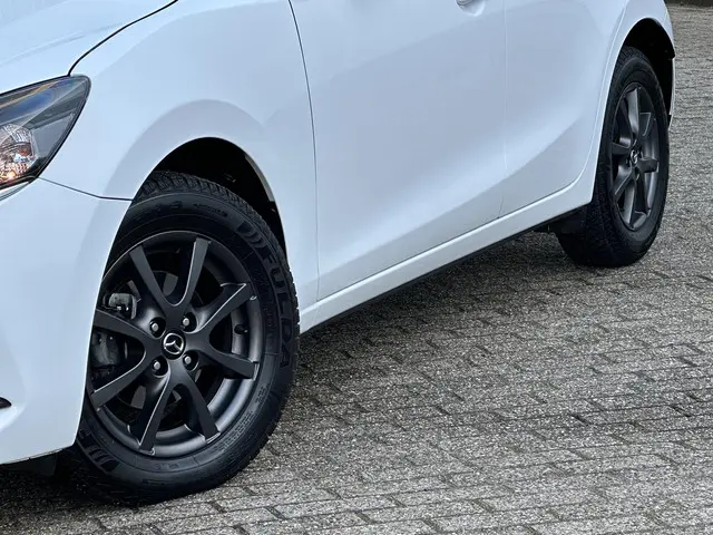 Mazda 2 1.5 Skyactiv-G Luxury 2023 Benzine 13