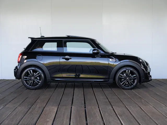 MINI 3-Deurs Cooper 2021 Benzine 4