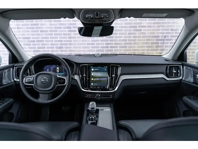 Volvo V60 Cross Country B5 AWD Ultimate 2024 Benzine 30