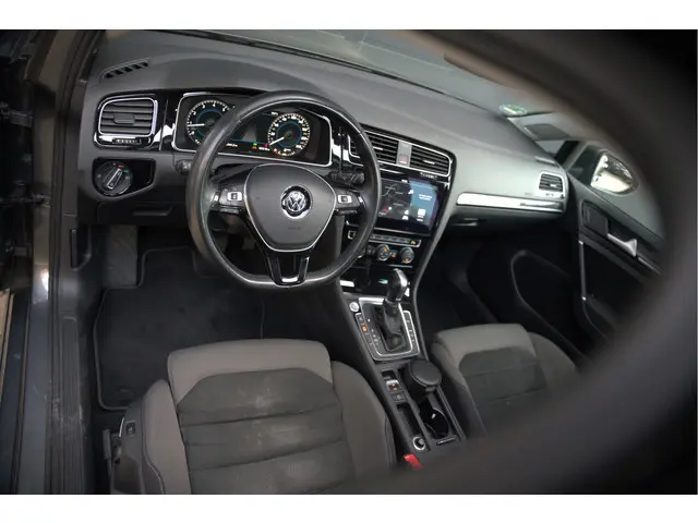 Volkswagen Golf 1.4 TSI Highline Business R 2017 Benzine 8