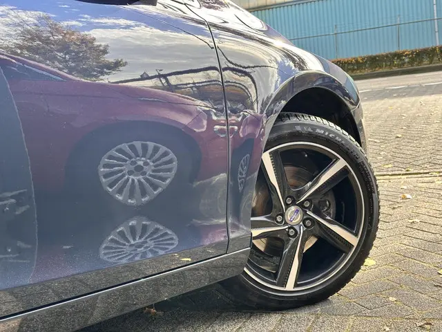 Volvo V40 1.6 T2 Momentum 2014 Benzine 25