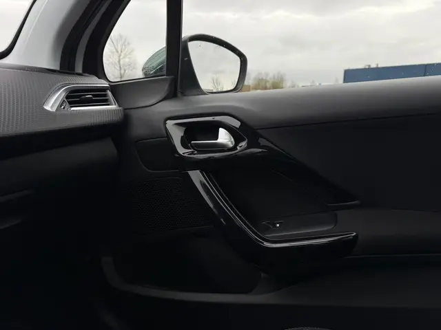 Peugeot 208 1.2 PureTech Access 2017 Benzine 11