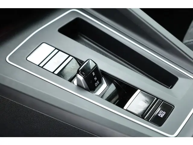 Volkswagen Golf 1.5 eTSI Style DSG 2020 Benzine 6