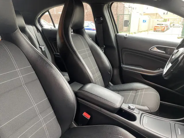 Mercedes-Benz A-Klasse 180 Prestige Comfort 2014 Benzine 7