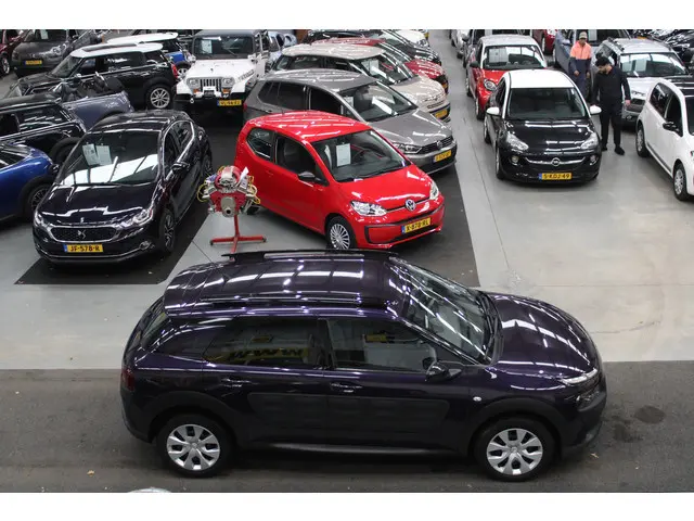 Citroën C4 Cactus 1.2 e-VTi Feel Automaat 2015 Benzine 26