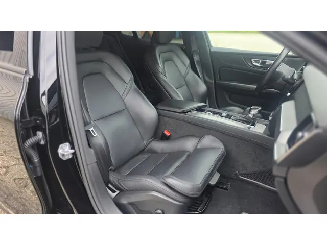 Volvo S60 2.0 T4 R-Design 2020 Benzine 11