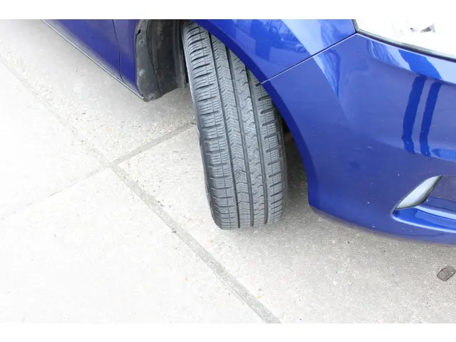 Ford B-MAX 1.0 EcoBoost 101 Pk Titanium 2015 Benzine 25