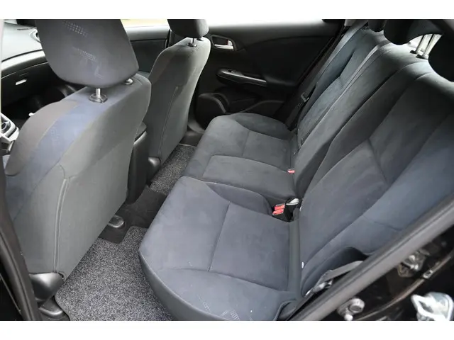 Honda Civic 1.8 GT 2012 Benzine 32