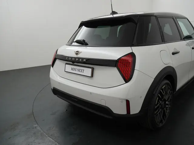 MINI 5-Deurs Cooper C 2026 Benzine 30