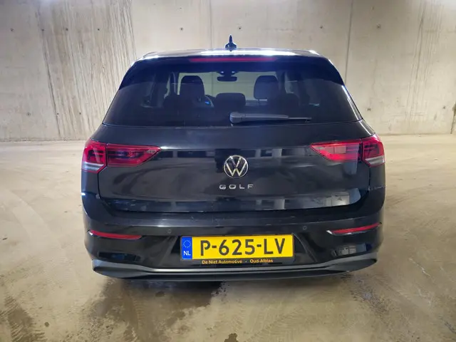 Volkswagen Golf 1.0 TSI Life Business 2021 Benzine 12