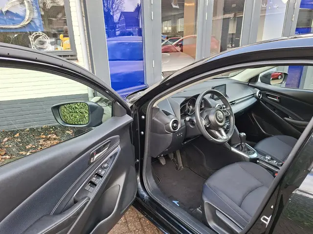 Mazda 2 1.5 Skyactiv-G Luxury 2021 Benzine 7