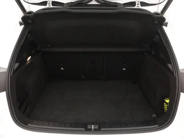 Mercedes-Benz GLA 250 e Progressive 2021 Hybride Benzine 33