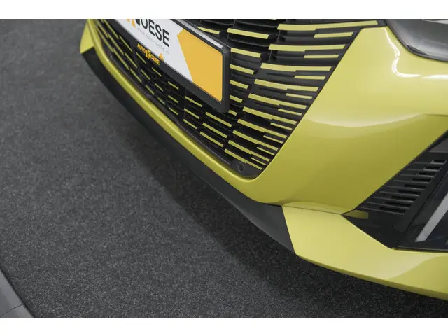 Peugeot 208 Hybrid 136 e-DCS6 GT 2024 Hybride Benzine 17