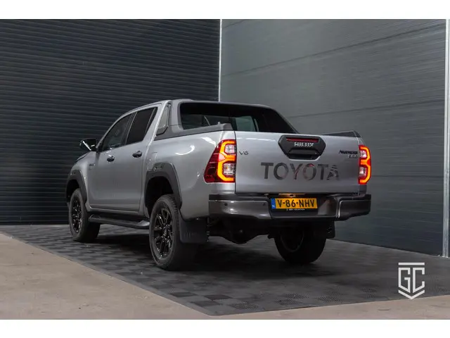 Toyota Hilux 4.0 Double Cab Adventure 2024 Benzine 4