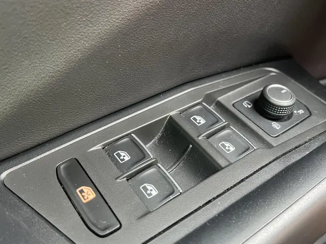 Volkswagen T-Roc 1.5 TSi DSG R-Line (2X) 2022 Benzine 26