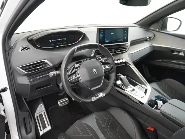 Peugeot 3008 1.6 HYbrid4 300 GT 2022 Hybride Benzine 16