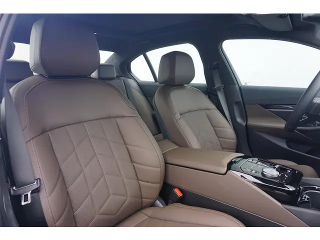 BMW i5 eDrive40 2025 Elektrisch 8