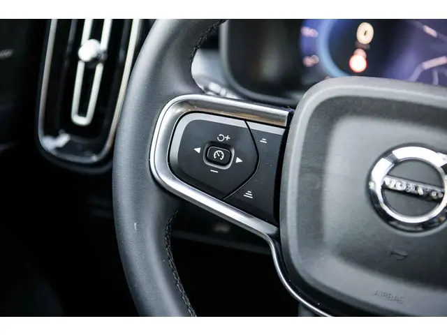 Volvo XC40 2.0 B4 Plus Dark 2025 Benzine 26