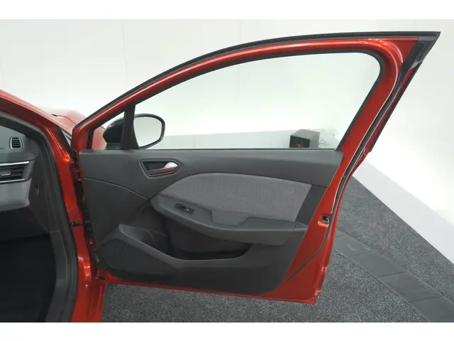 Renault Clio 1.0 TCe 90 GPF techno 2025 Benzine 76