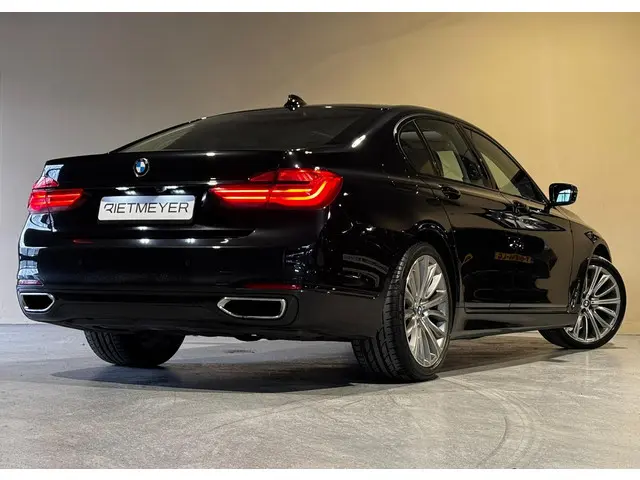 BMW 7 Serie 750i xDrive 2017 Benzine 6