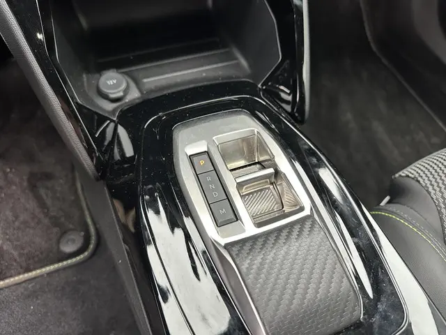 Peugeot 2008 1.2 Hybrid 145 PK GT 2025 Hybride Benzine 28