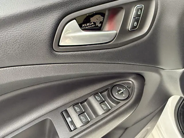 Ford Kuga 1.6 Titanium Plus 4WD, 183Pk, 2015, 2015 Benzine 24