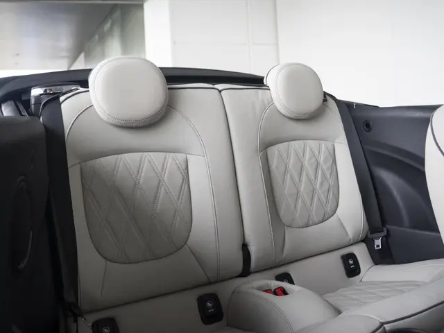 MINI Cooper Cabrio Aut. 2023 Benzine 12