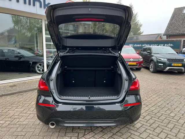 BMW 1 Serie 118i Executive Edition 2020 Benzine 29