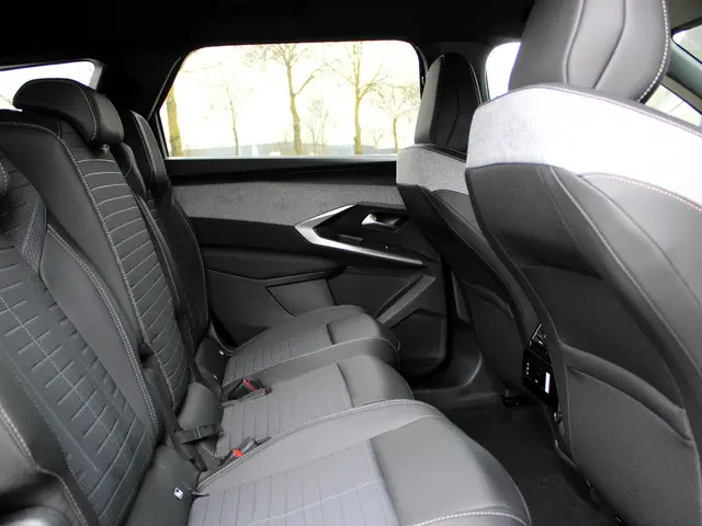 Peugeot 5008 1.2 Hybrid 136 Allure 2025 Hybride Benzine 8