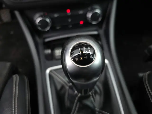 Mercedes-Benz GLA 180 Prestige 2015 Benzine 26