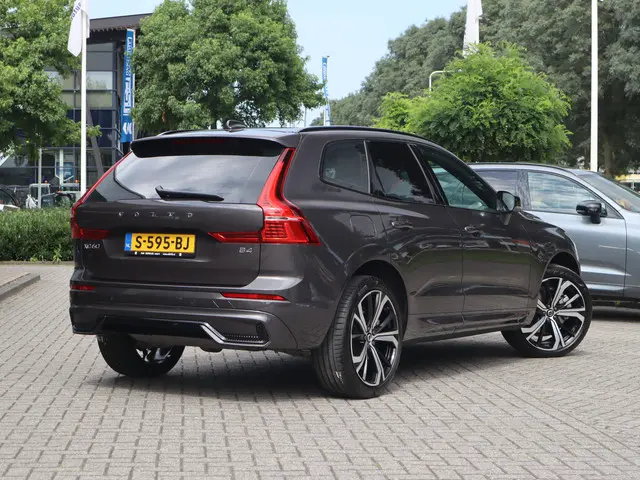 Volvo XC60 2.0 B4 R-Design 2022 Benzine 2