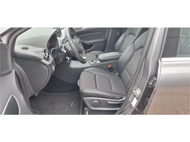 Mercedes-Benz B-Klasse 180 Prestige 2016 Benzine 8