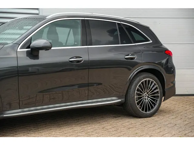 Mercedes-Benz GLC 220d 4MATIC AMG Line 2025 Diesel 31