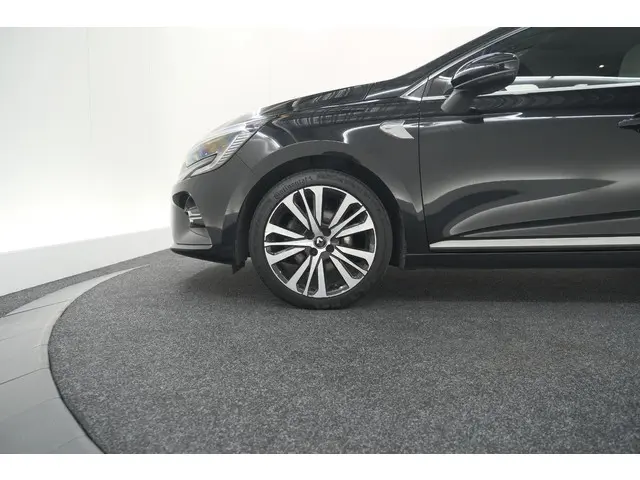 Renault Clio TCe 130 EDC Initiale Paris 2020 Benzine 19