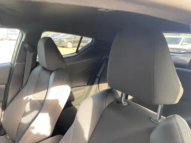 Toyota C-HR 2.0 Hybrid Dynamic 2024 Hybride Benzine 24