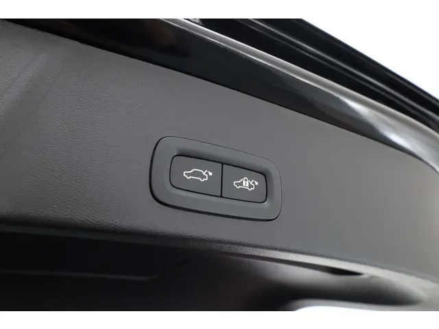 Volvo XC40 2.0 B3 Black Edition 2025 Benzine 28