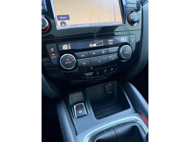 Nissan QASHQAI 1.2 N-Connecta Panorama 2017 Benzine 57